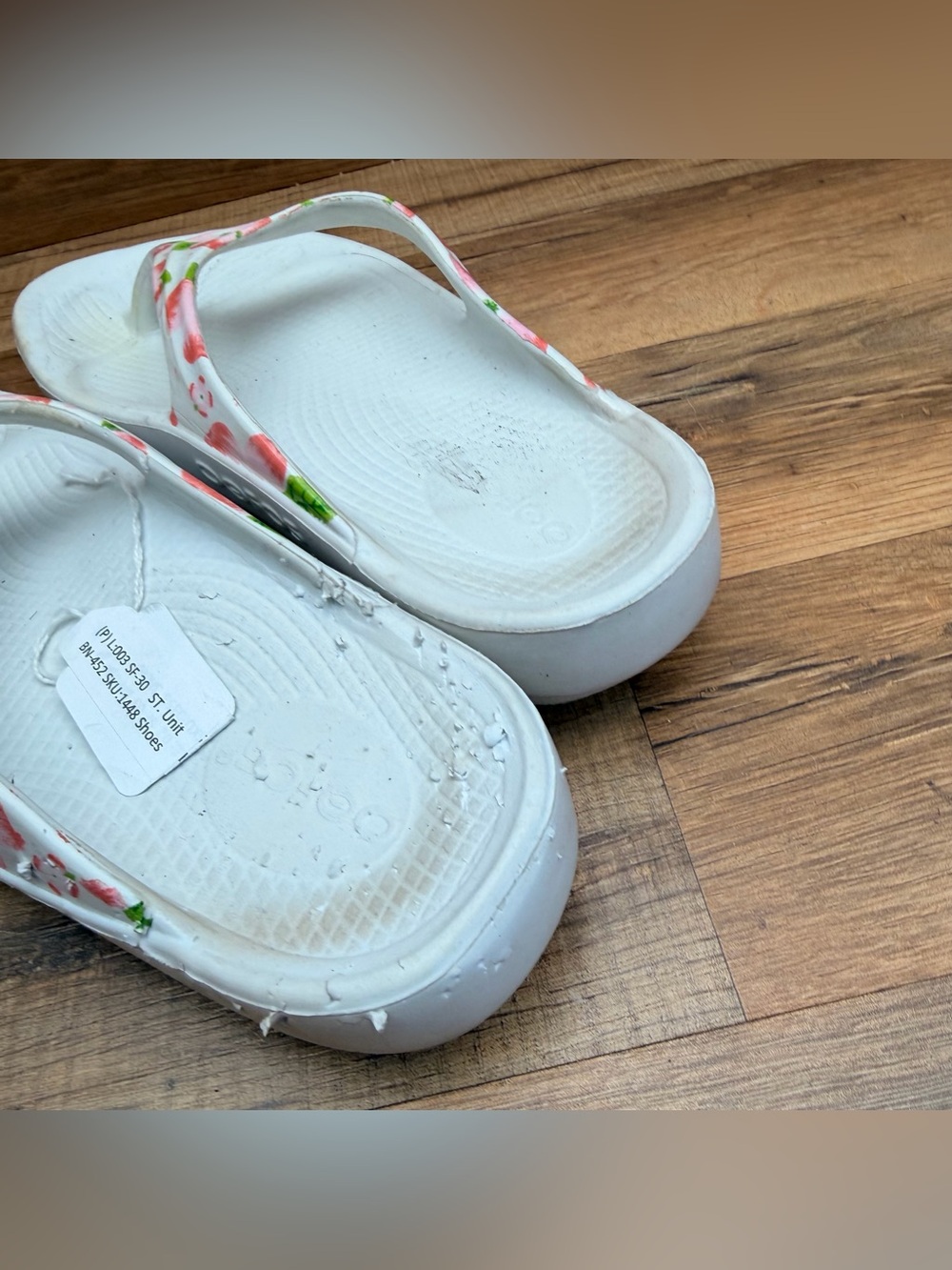 Oofos size 7 White Flip Flop Sandals with Pink Floral Strap - Picture 4 of 7